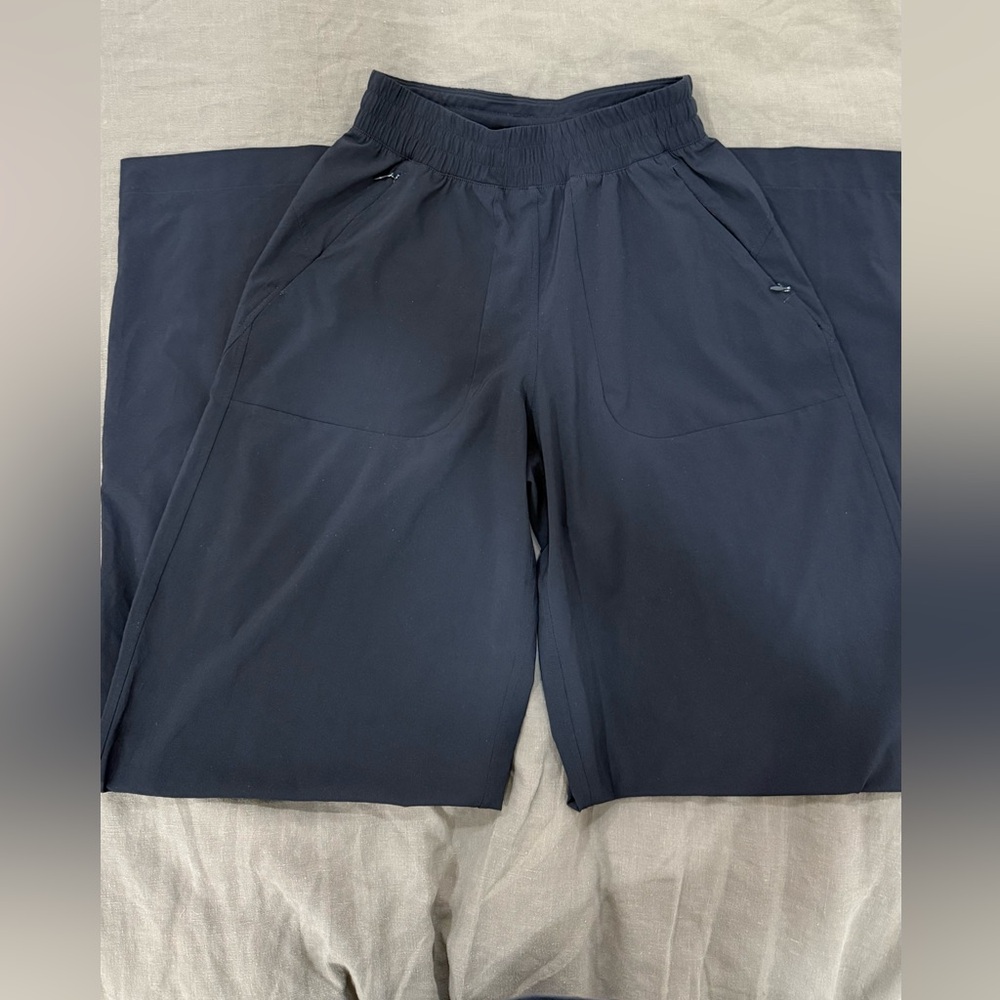Lululemon black wife leg trousers